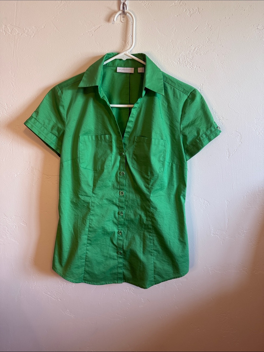 New York & Company Kelly Green Stretch Button-Up
